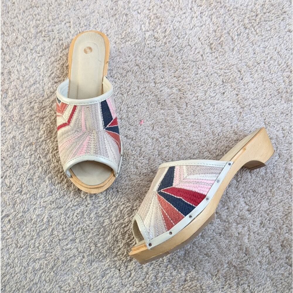 Santa Venetia Women's Mules with Wooden Heel